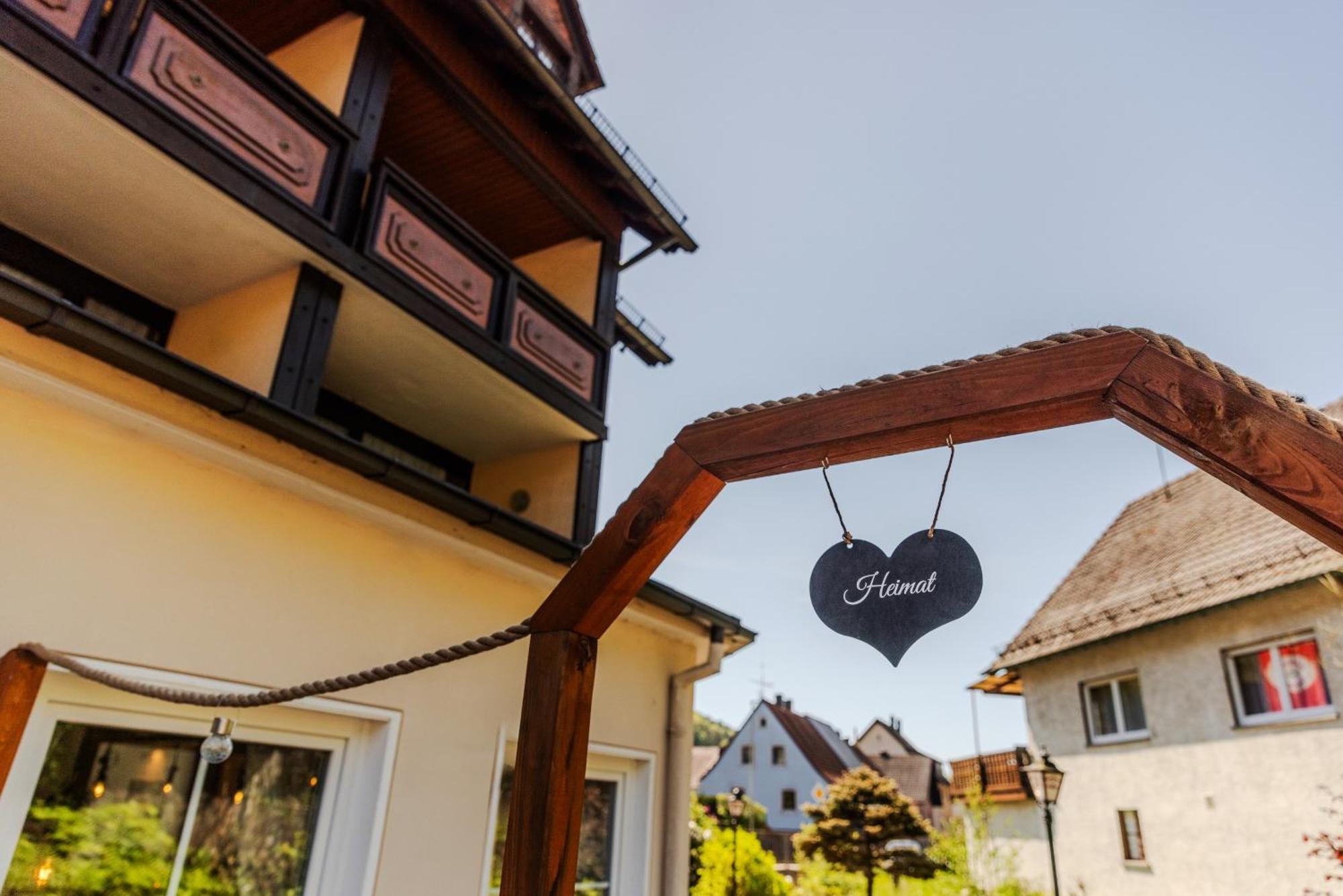 Landgasthof Zur Linde Heimbuchenthal Exterior photo